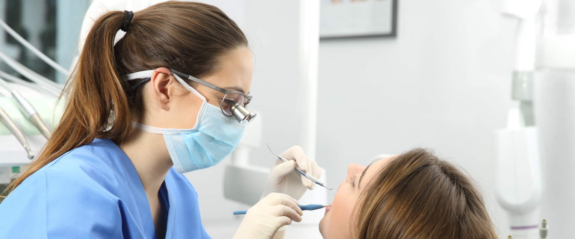 What procedures can a dental hygienist perform?